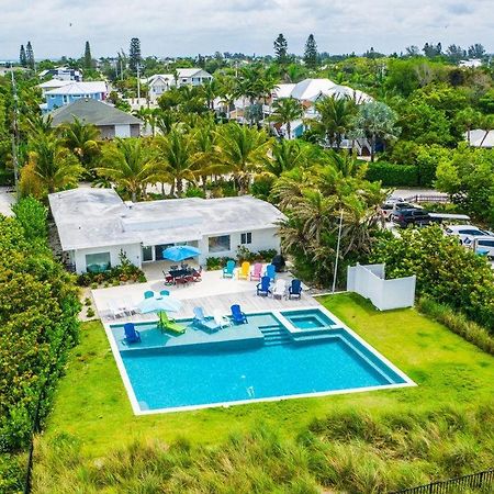 Beachfront Bungalow ホームズビーチ エクステリア 写真
