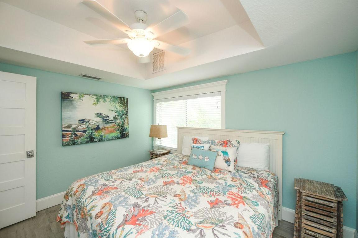 Beachfront Bungalow ホームズビーチ エクステリア 写真