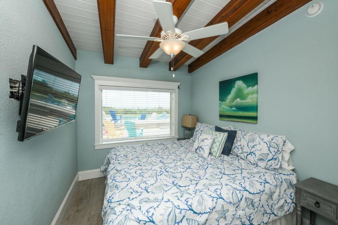 Beachfront Bungalow ホームズビーチ エクステリア 写真