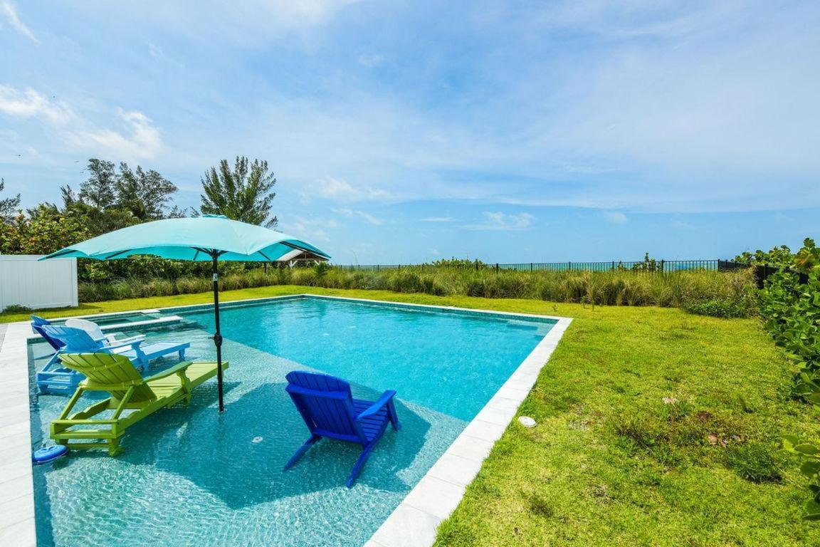 Beachfront Bungalow ホームズビーチ エクステリア 写真