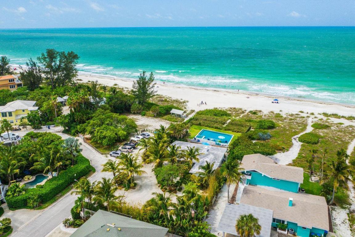 Beachfront Bungalow ホームズビーチ エクステリア 写真