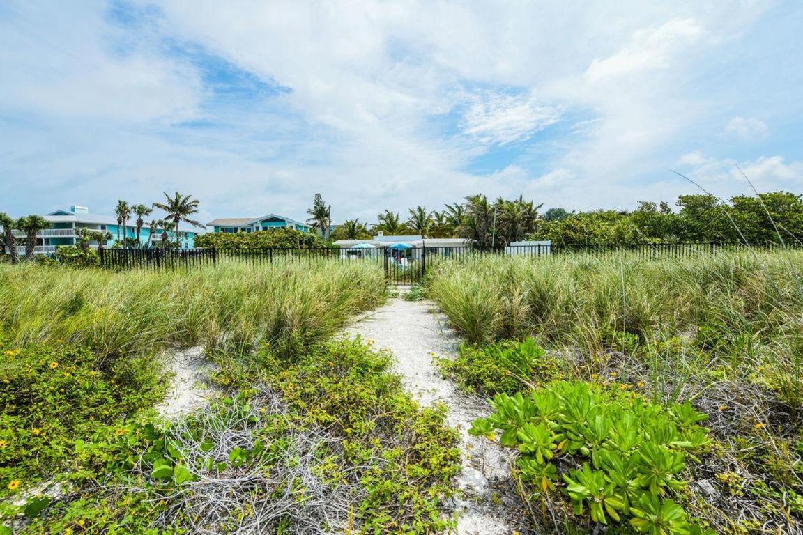 Beachfront Bungalow ホームズビーチ エクステリア 写真