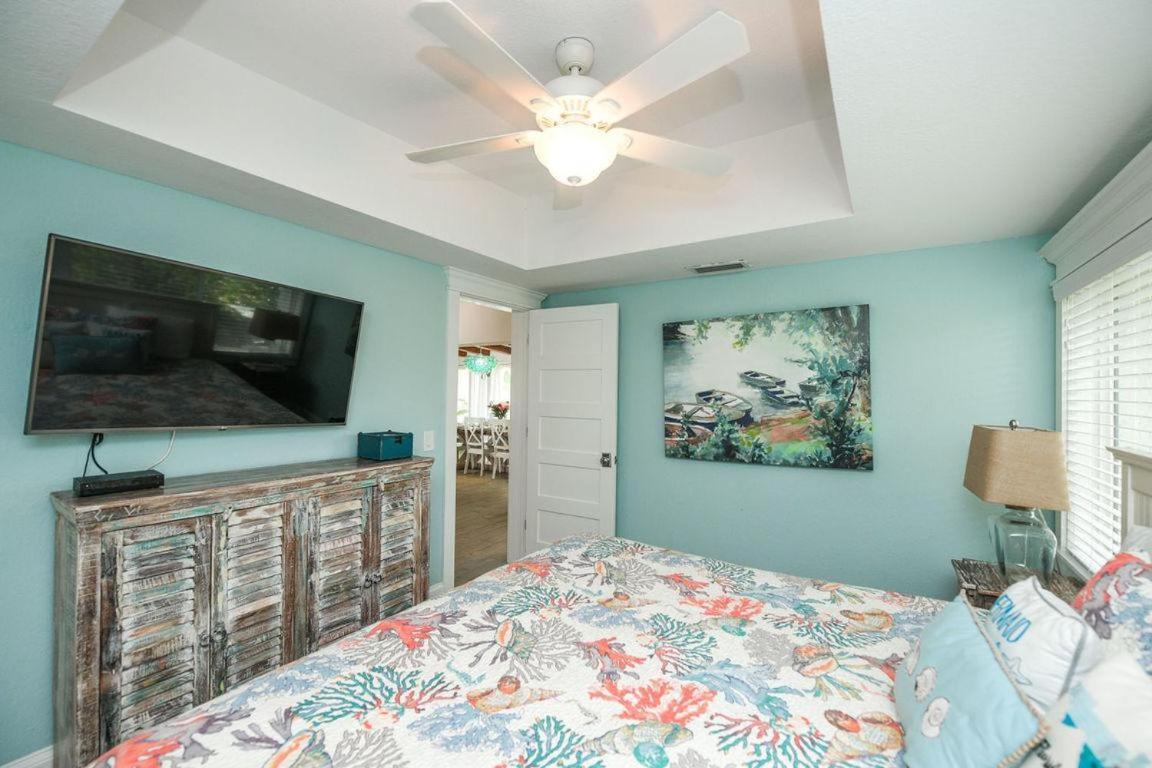 Beachfront Bungalow ホームズビーチ エクステリア 写真