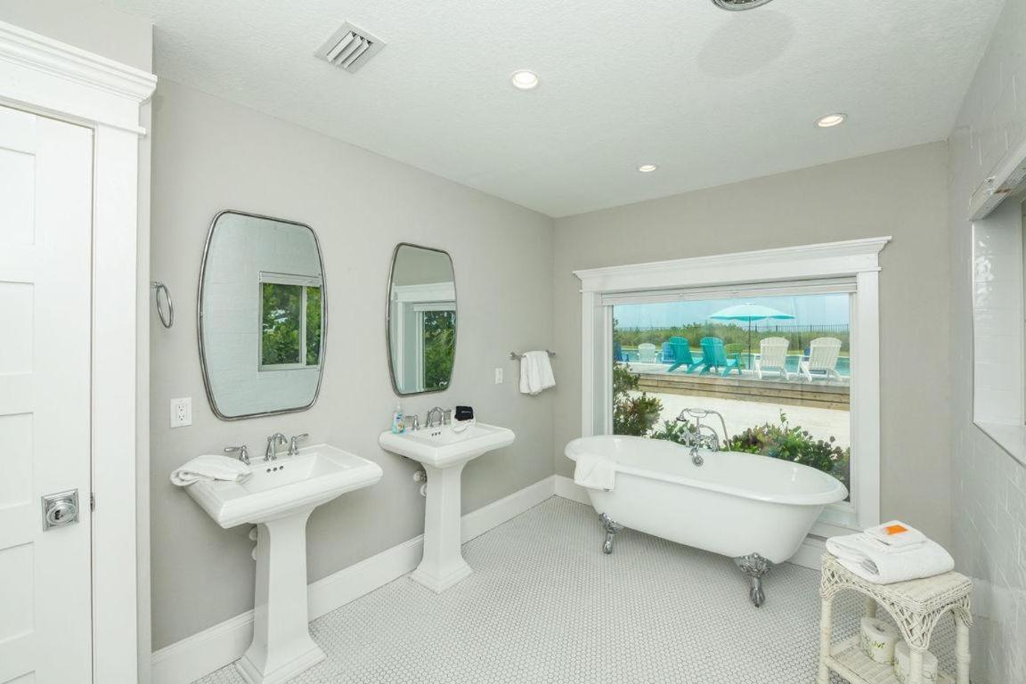 Beachfront Bungalow ホームズビーチ エクステリア 写真