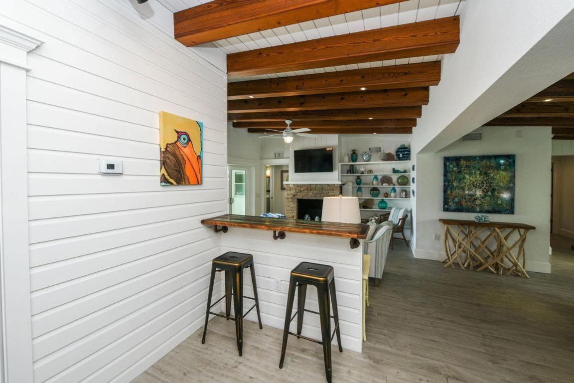 Beachfront Bungalow ホームズビーチ エクステリア 写真