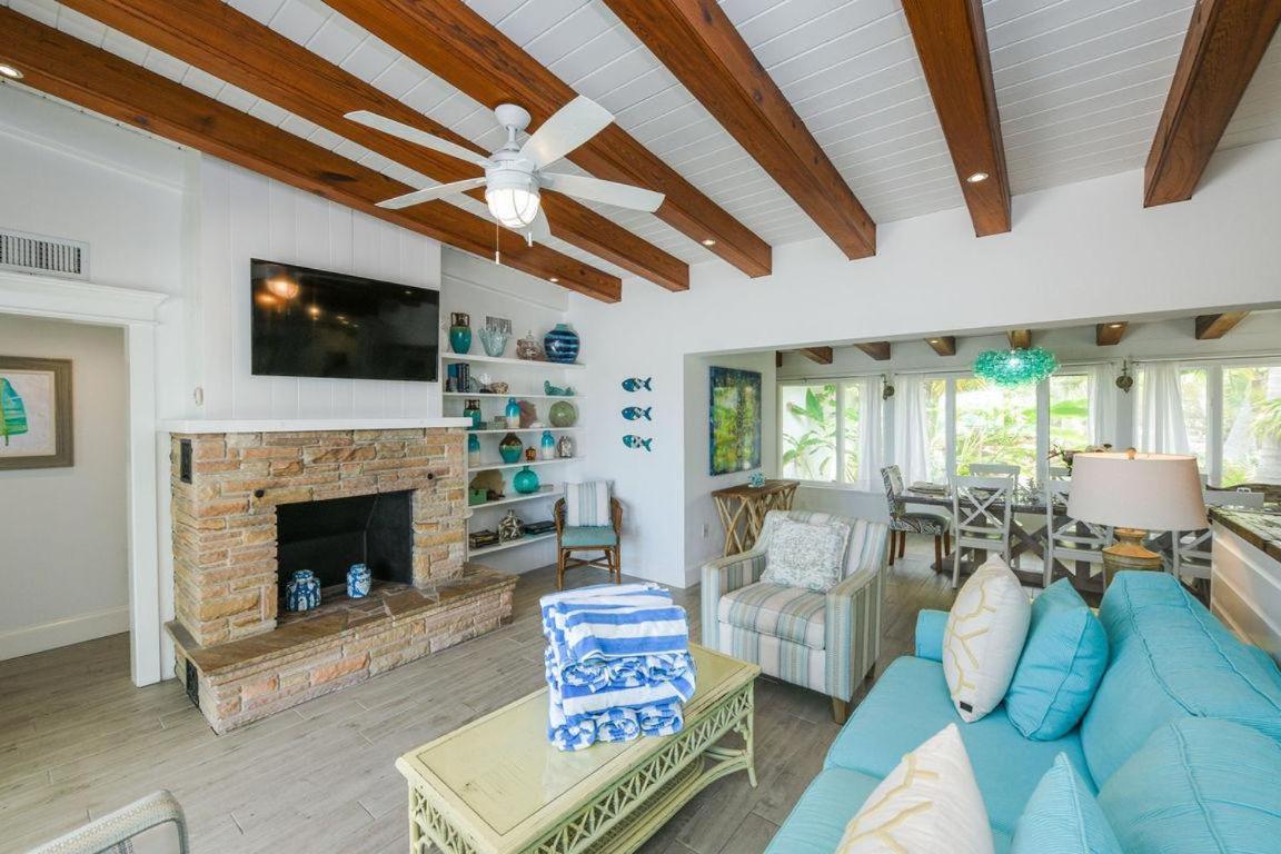 Beachfront Bungalow ホームズビーチ エクステリア 写真