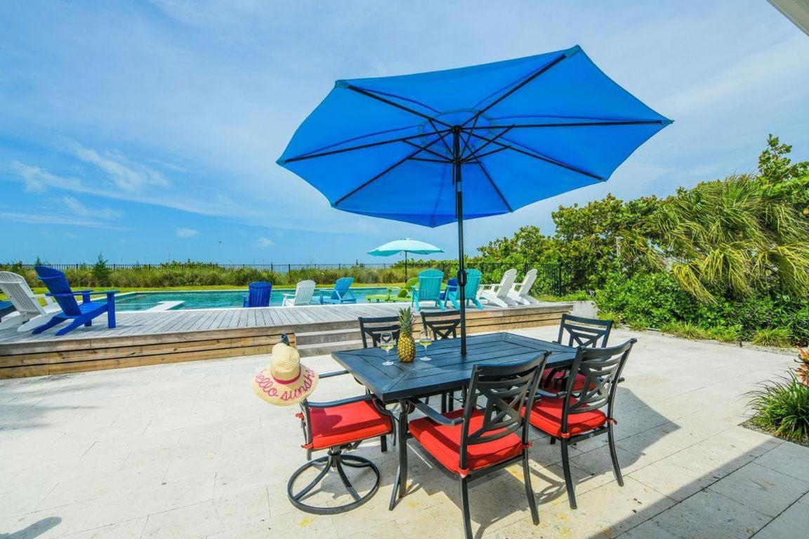 Beachfront Bungalow ホームズビーチ エクステリア 写真
