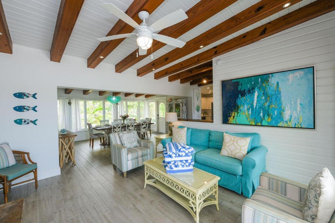 Beachfront Bungalow ホームズビーチ エクステリア 写真
