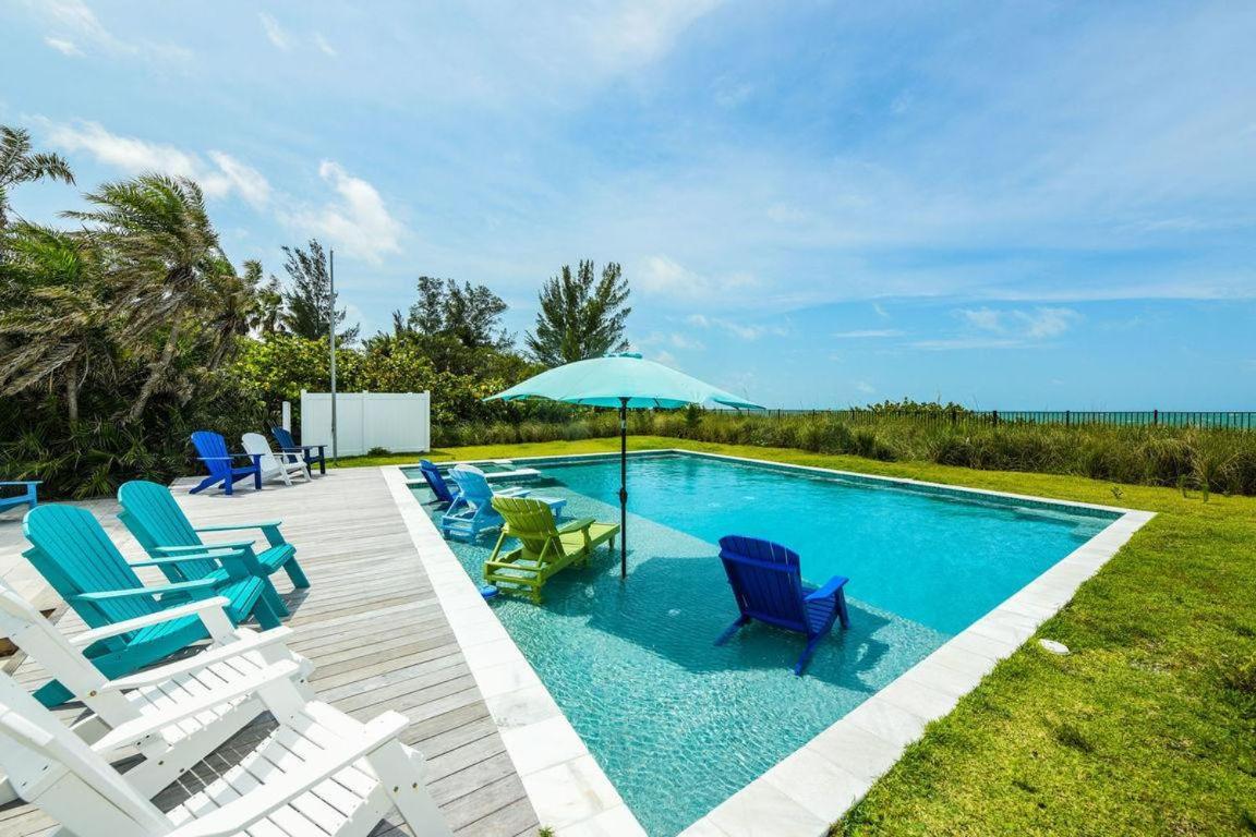 Beachfront Bungalow ホームズビーチ エクステリア 写真