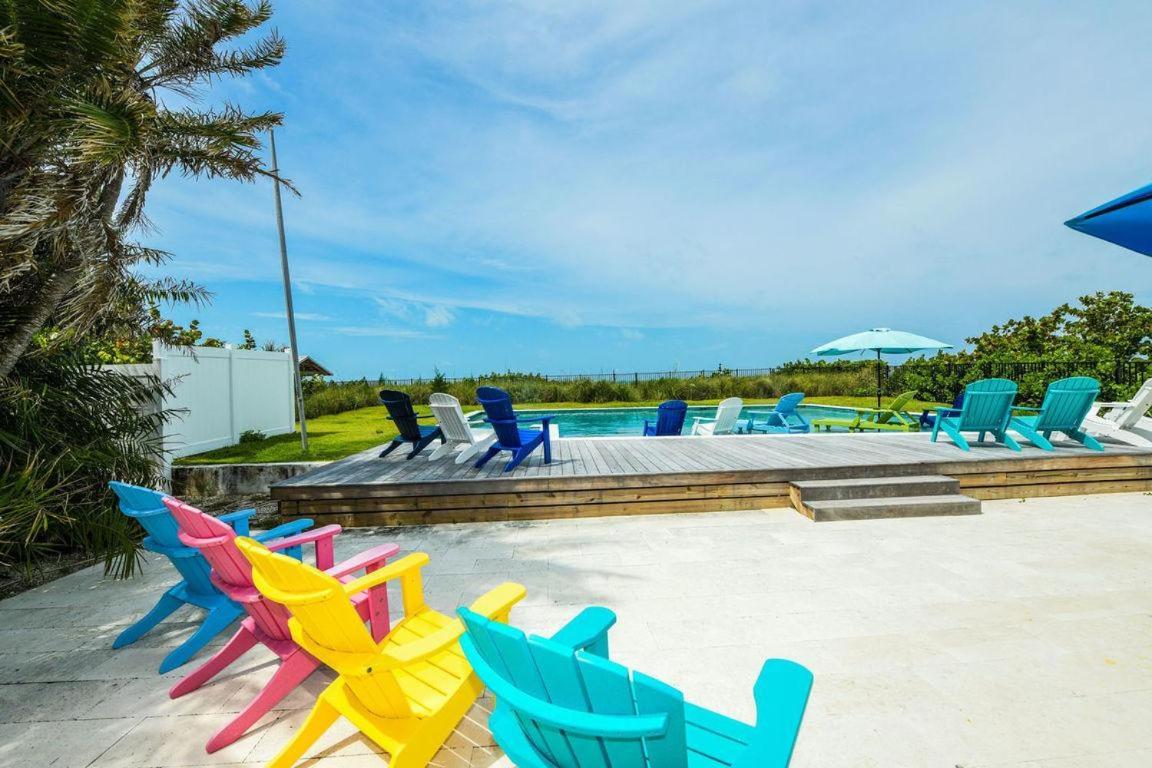 Beachfront Bungalow ホームズビーチ エクステリア 写真